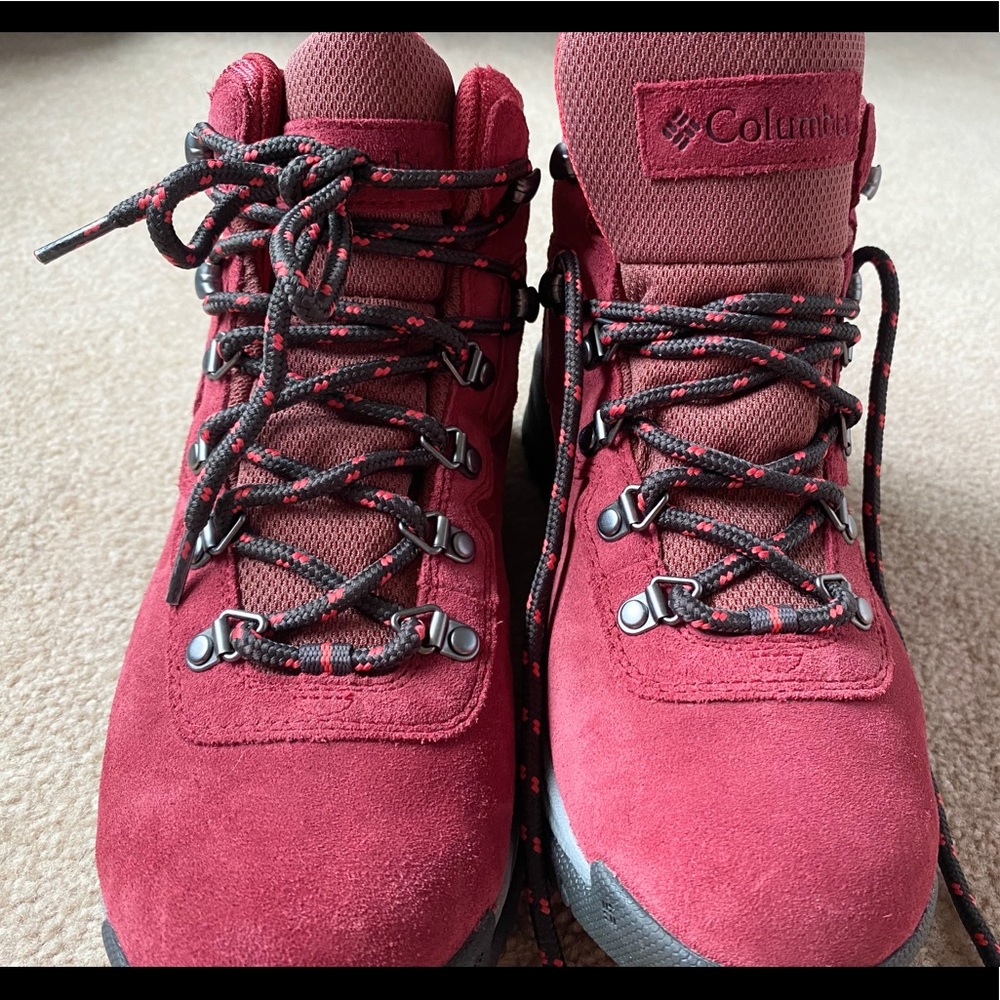 Columbia hiking boots - women’s 9